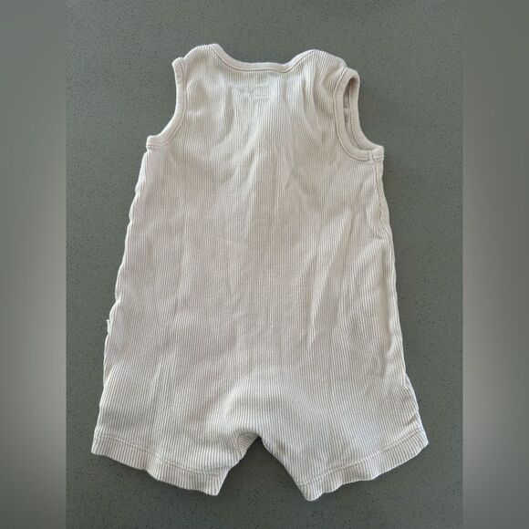 Baby Gap cream color ribbed short sleeve romper size 3-6 months - Picture 2 of 3